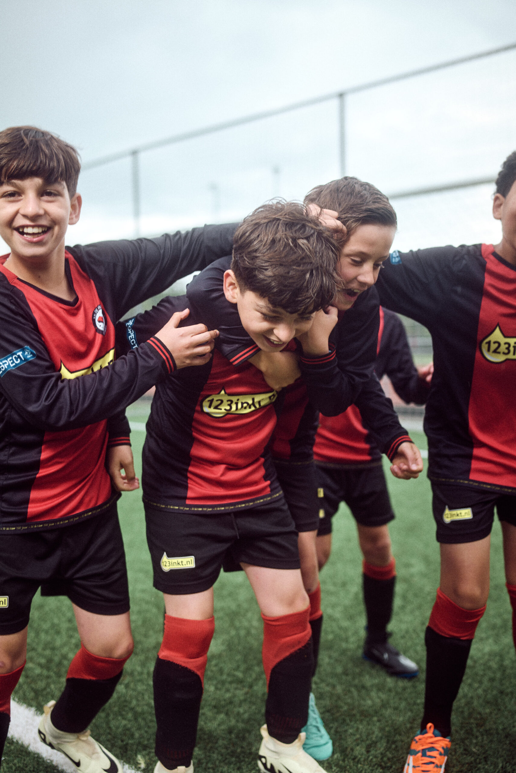 Kijk ze knallen voetbal_2024_Q2_Jeugdfonds9434