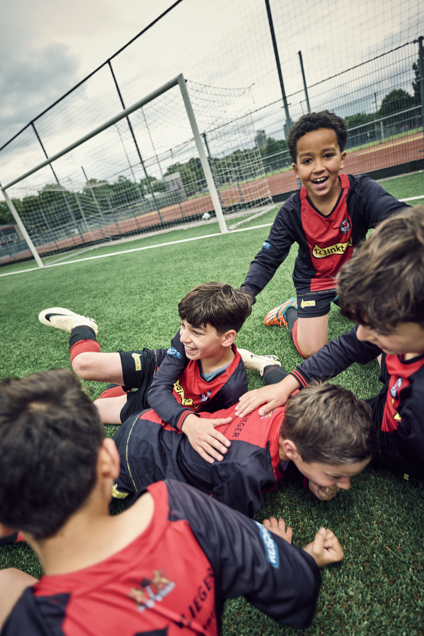 Kijk ze knallen voetbal_2024_Q2_Jeugdfonds9467