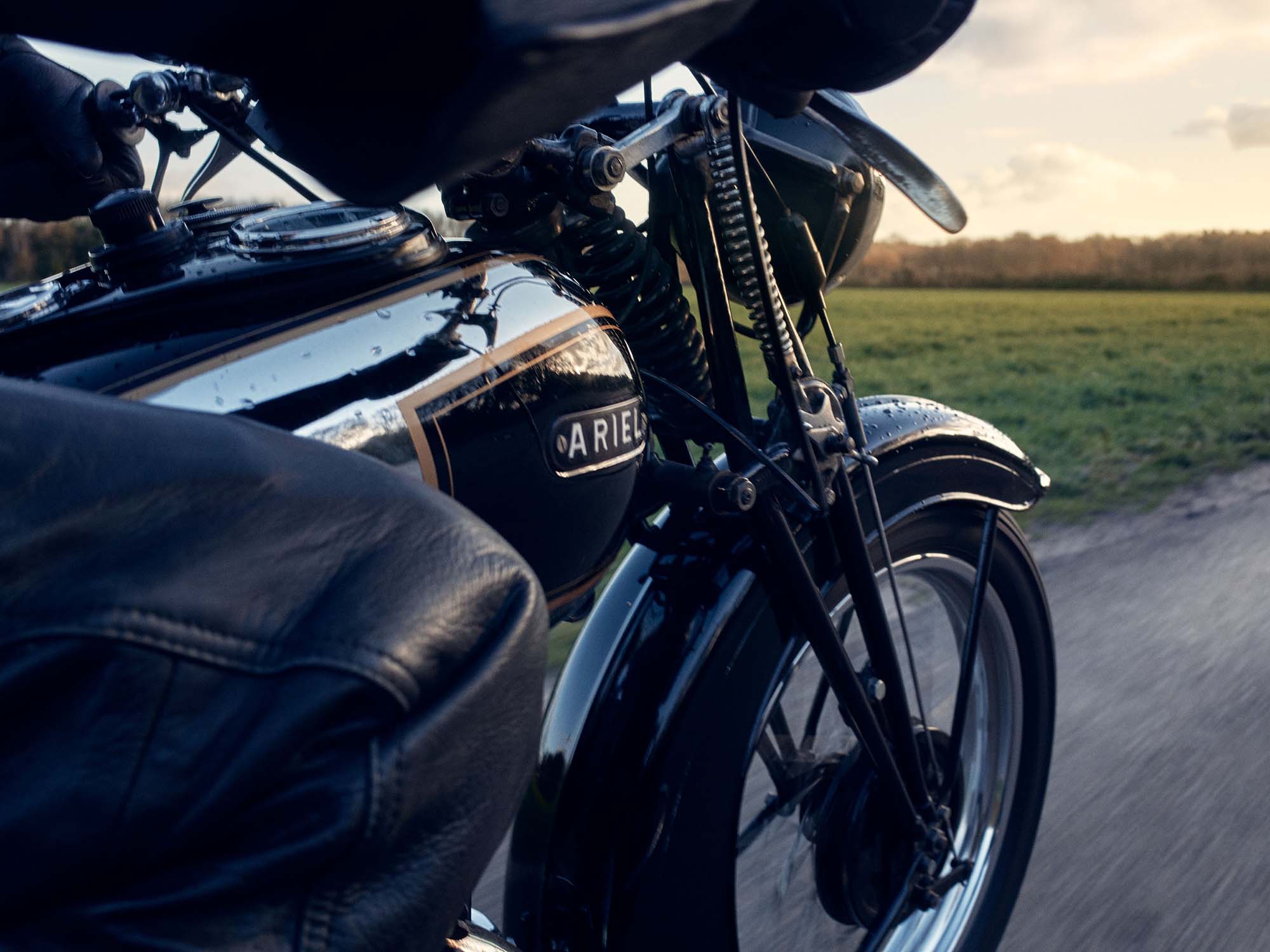 michele_secchi_belstaff_riding_vintage_ariel_6_storytelling