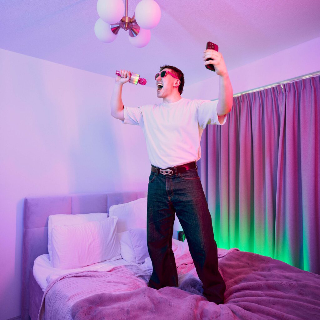 Sven op bed-2025_Q1_T-mobile1329